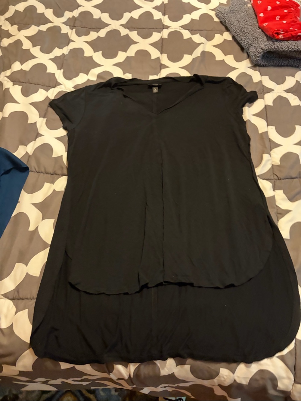 Black V-Neck Short Sleeve Tunic Top